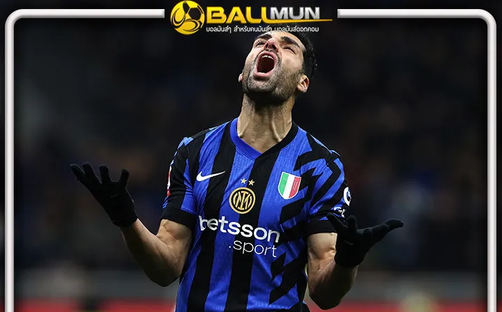 ดูบอลสด งูใหญ่ใส่ใจ พยายามช่วย ตาเรมี่ กองหน้าของทีมออกจาก อิหร่าน หลังเกิดปัญหาสงครากับ อิสรเอล